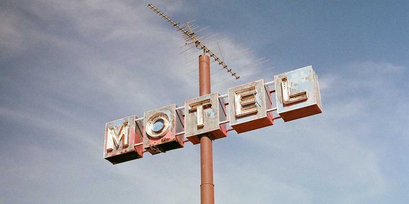 数据中心网络架构演进：从叶脊拓扑到可编程交换机的深度解析