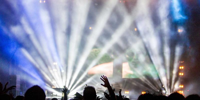 重塑企业IT基石：超融合基础设施（HCI）如何颠覆传统网络架构